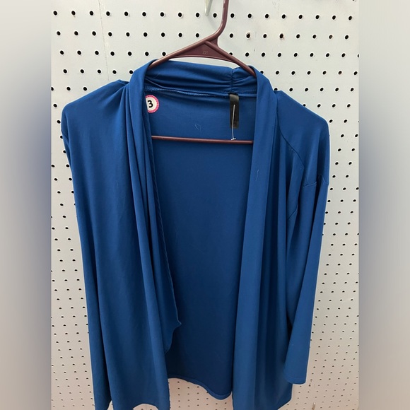 Ashlynn blue cardigan size large
R1 - Picture 1 of 3